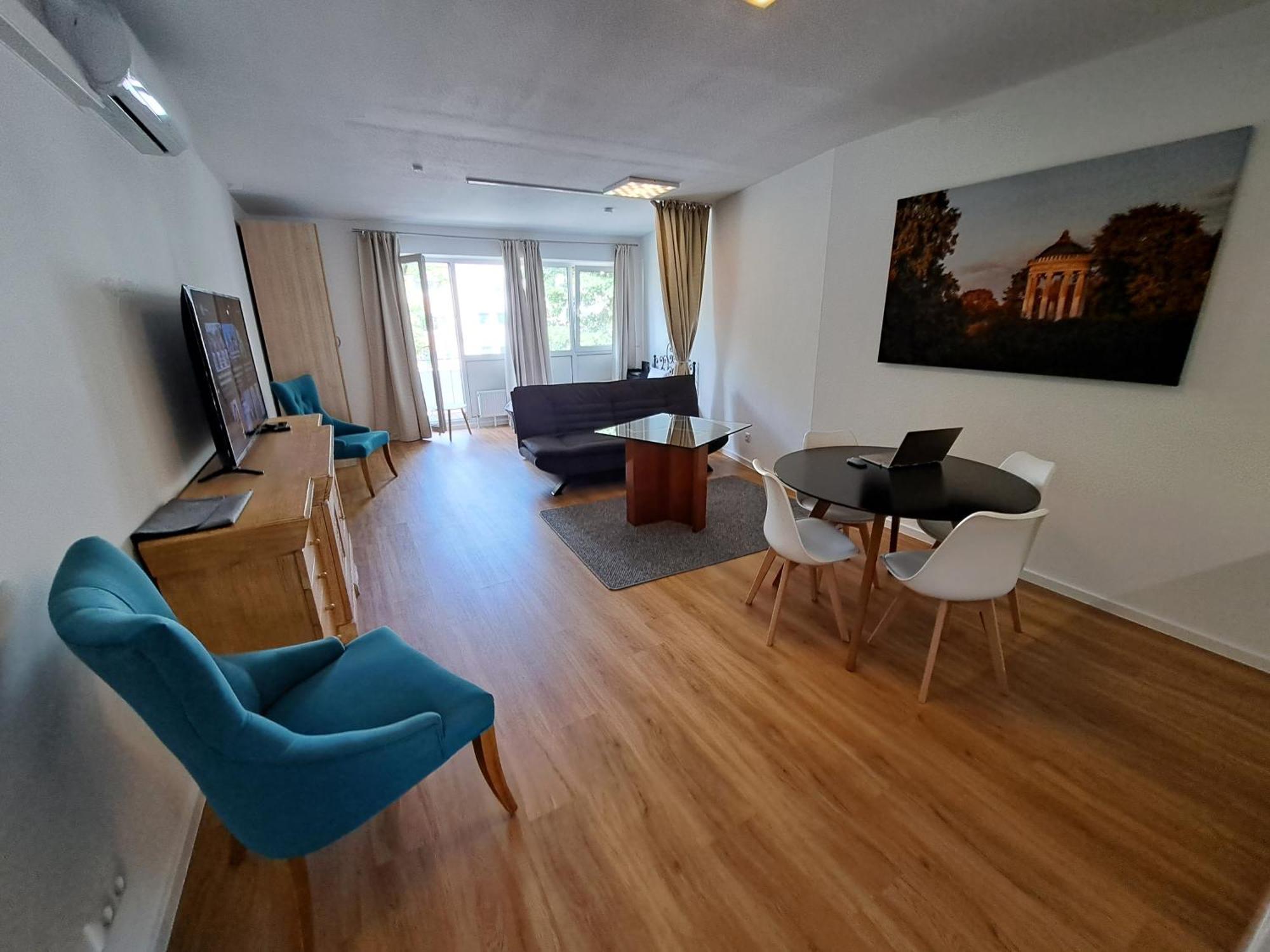 East Park Baumkirchner Str 18 *